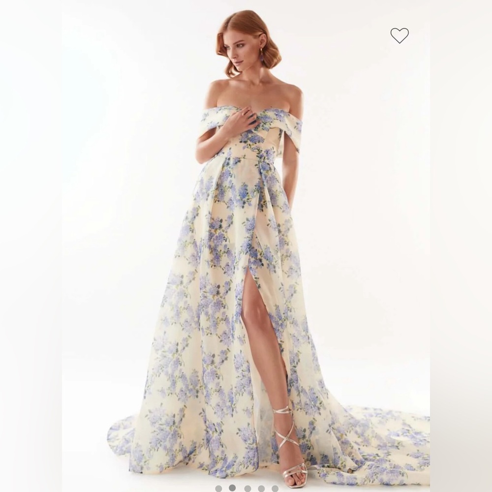 Milla Hydrangea Chic off-the-shoulder floral maxi dress ,Size S